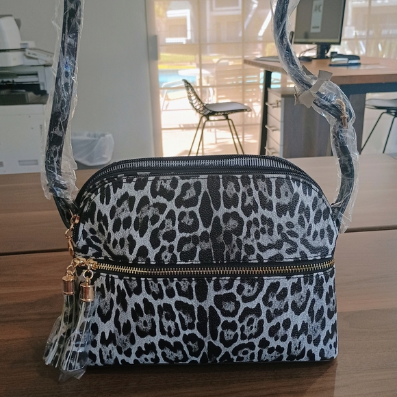 Handbags - Leopard Print Crossbody Bag - Black & White